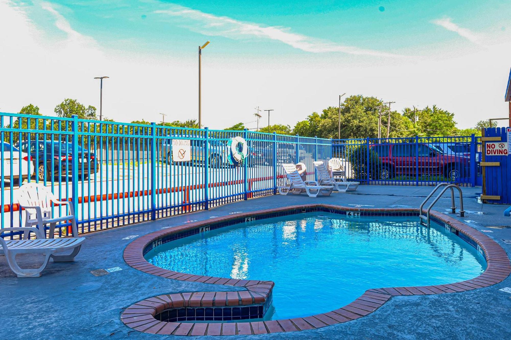 Oyo Hotel Irving Dfw Airport South Dış mekan fotoğraf